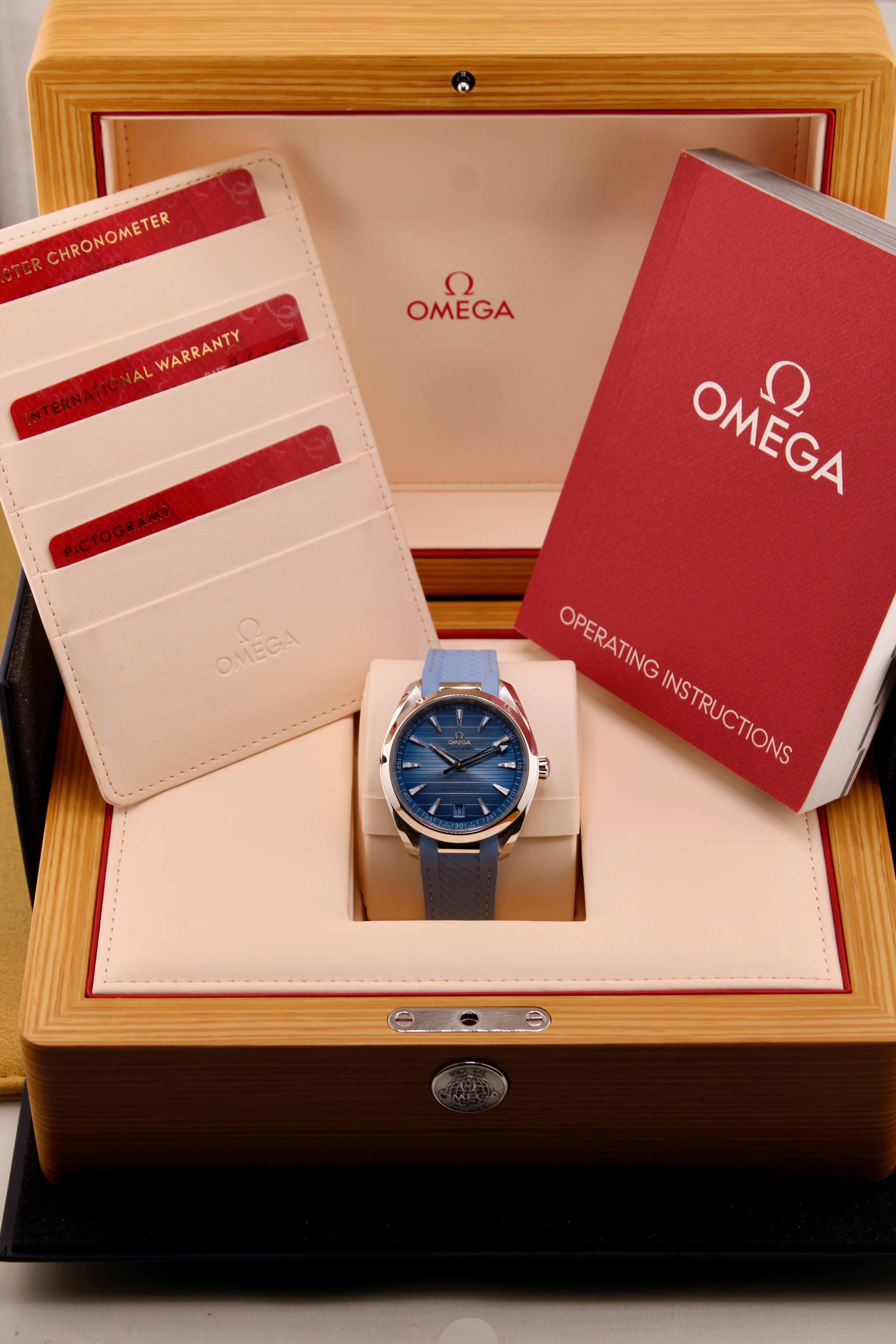 Omega Seamaster Aqua Terra Summer Blue box and accessories photo