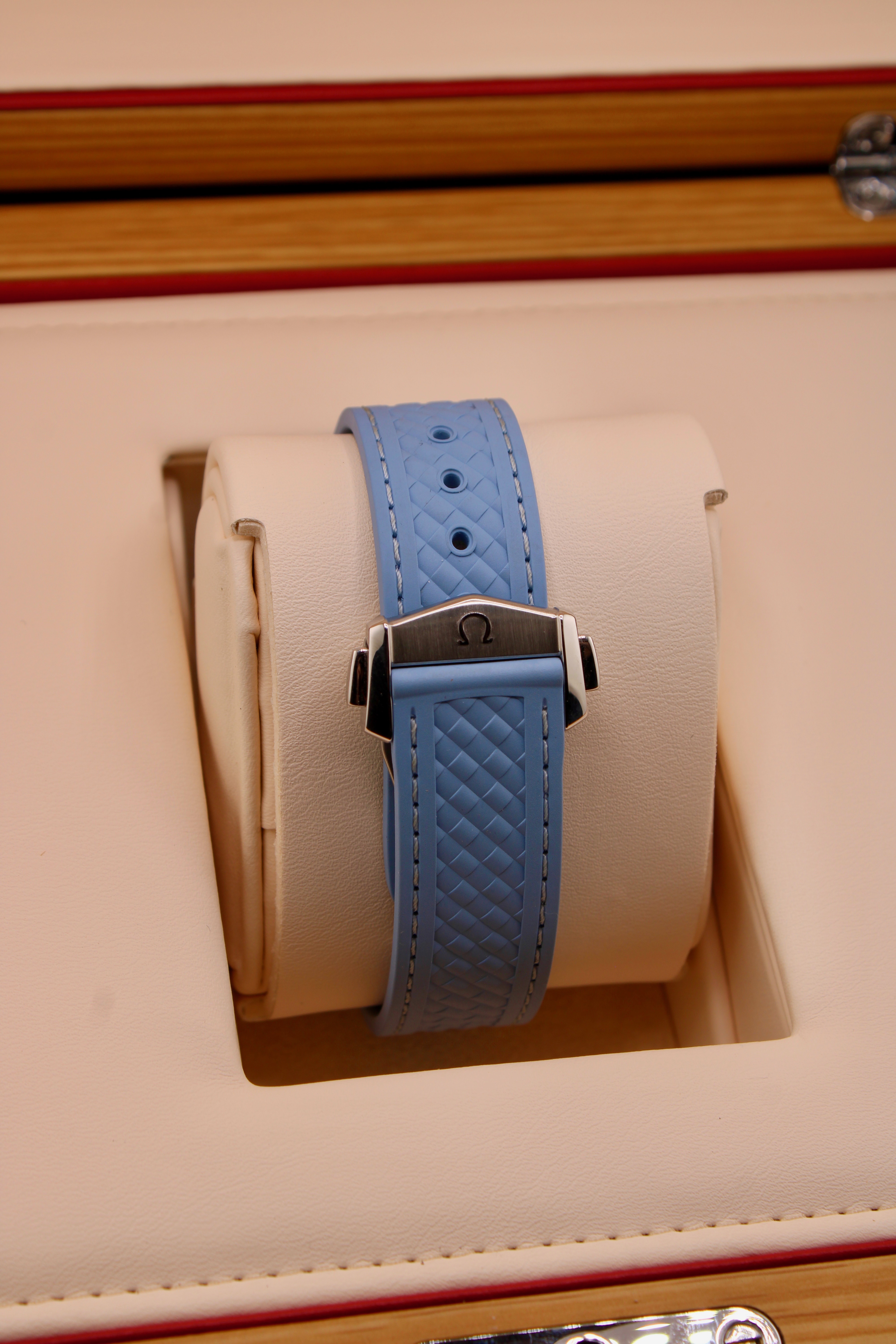 Omega Seamaster Aqua Terra Summer Blue rubber strap and clasp photo