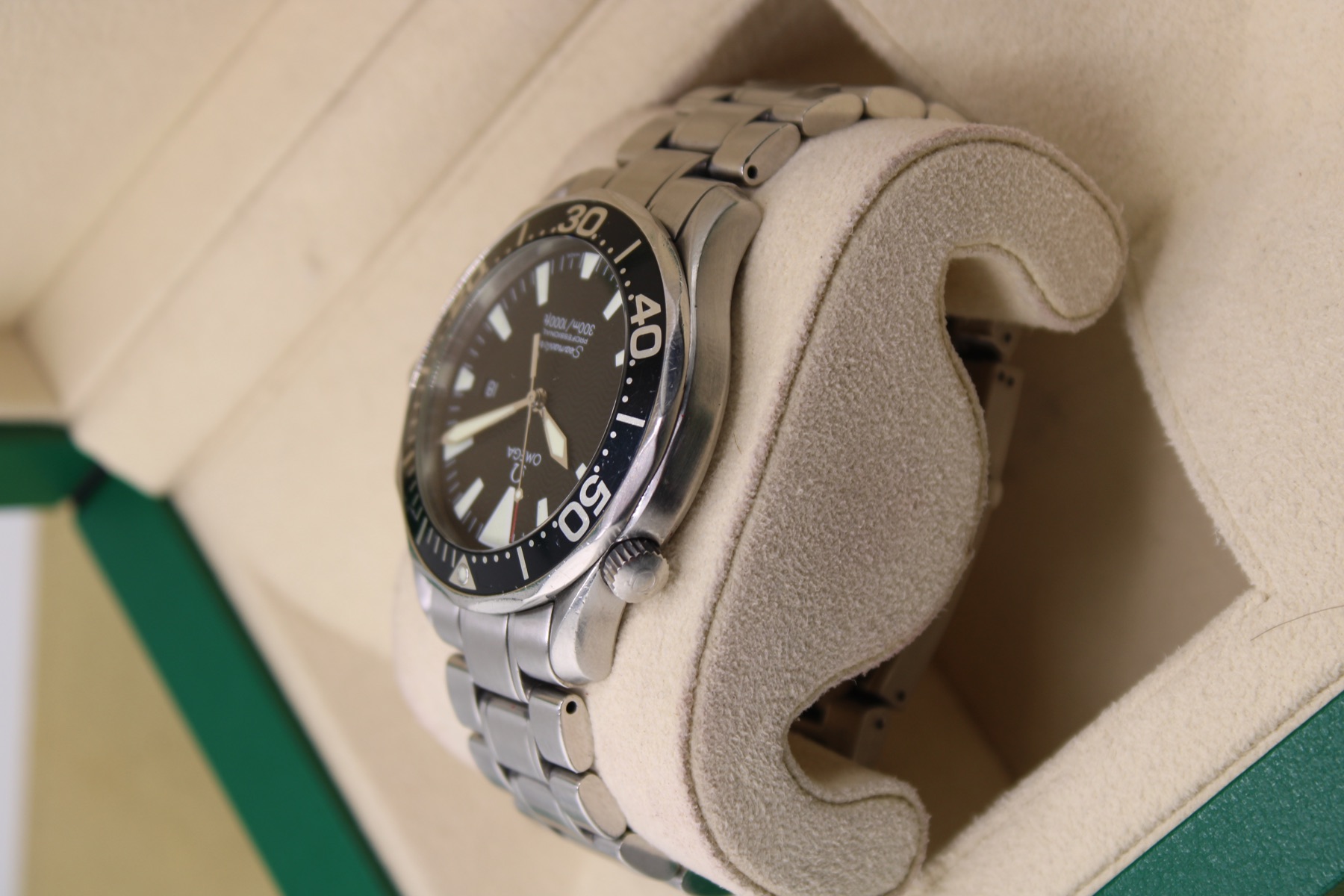 Omega Seamaster Professional Peter Blake case side photo