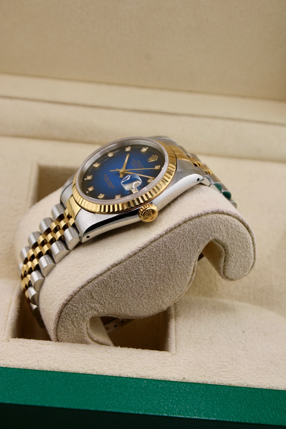 Rolex Datejust 36 Blue Vignette Diamond Dial 16233 side profile photo