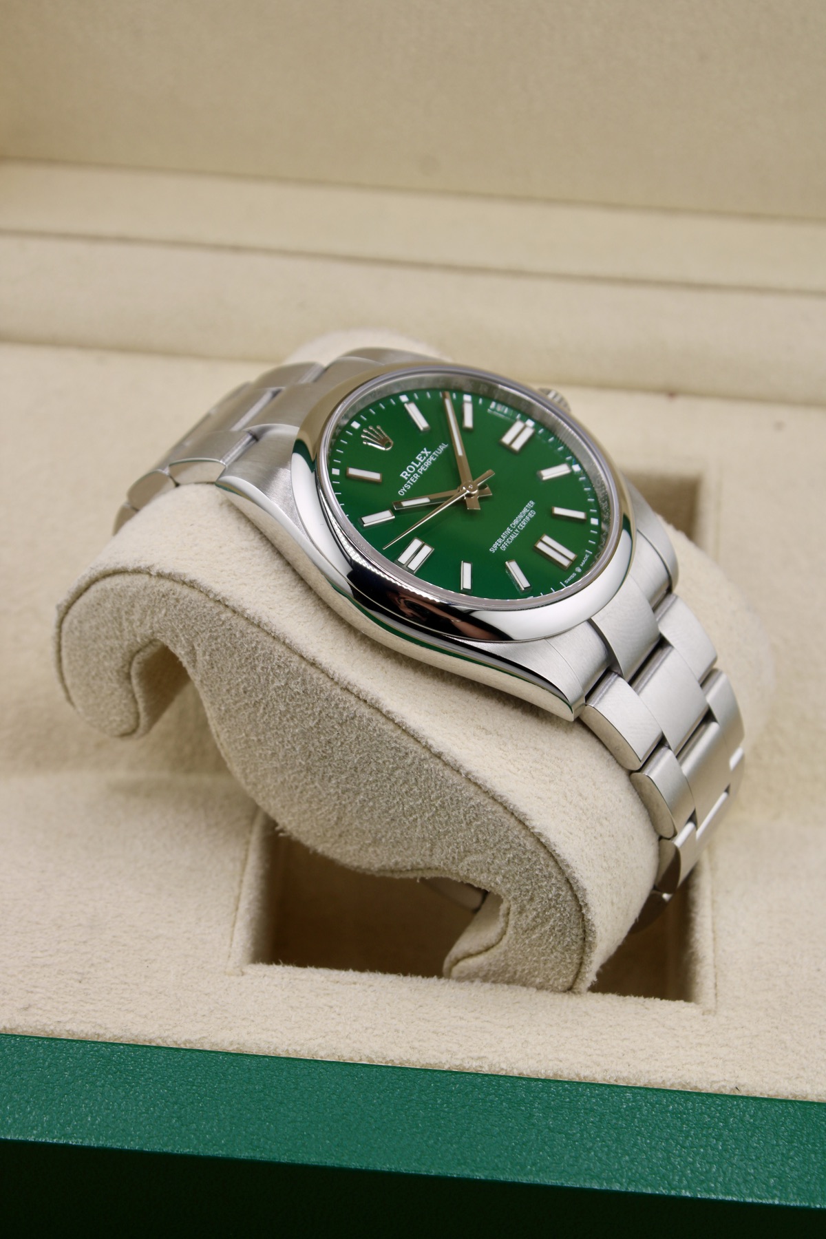Rolex Oyster Perpetual 41 angled case profile