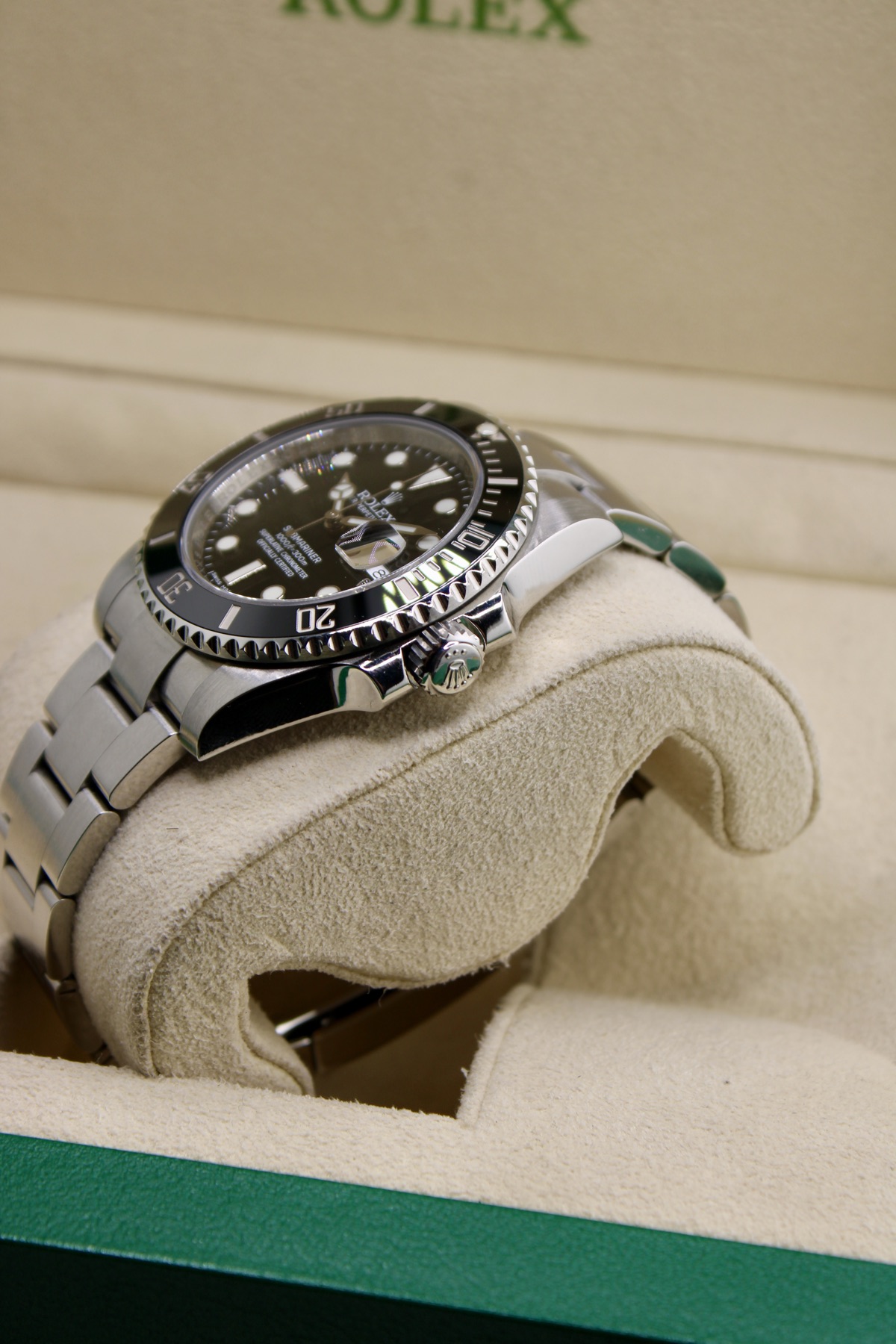 Rolex Submariner Date 116610LN angled case side profile