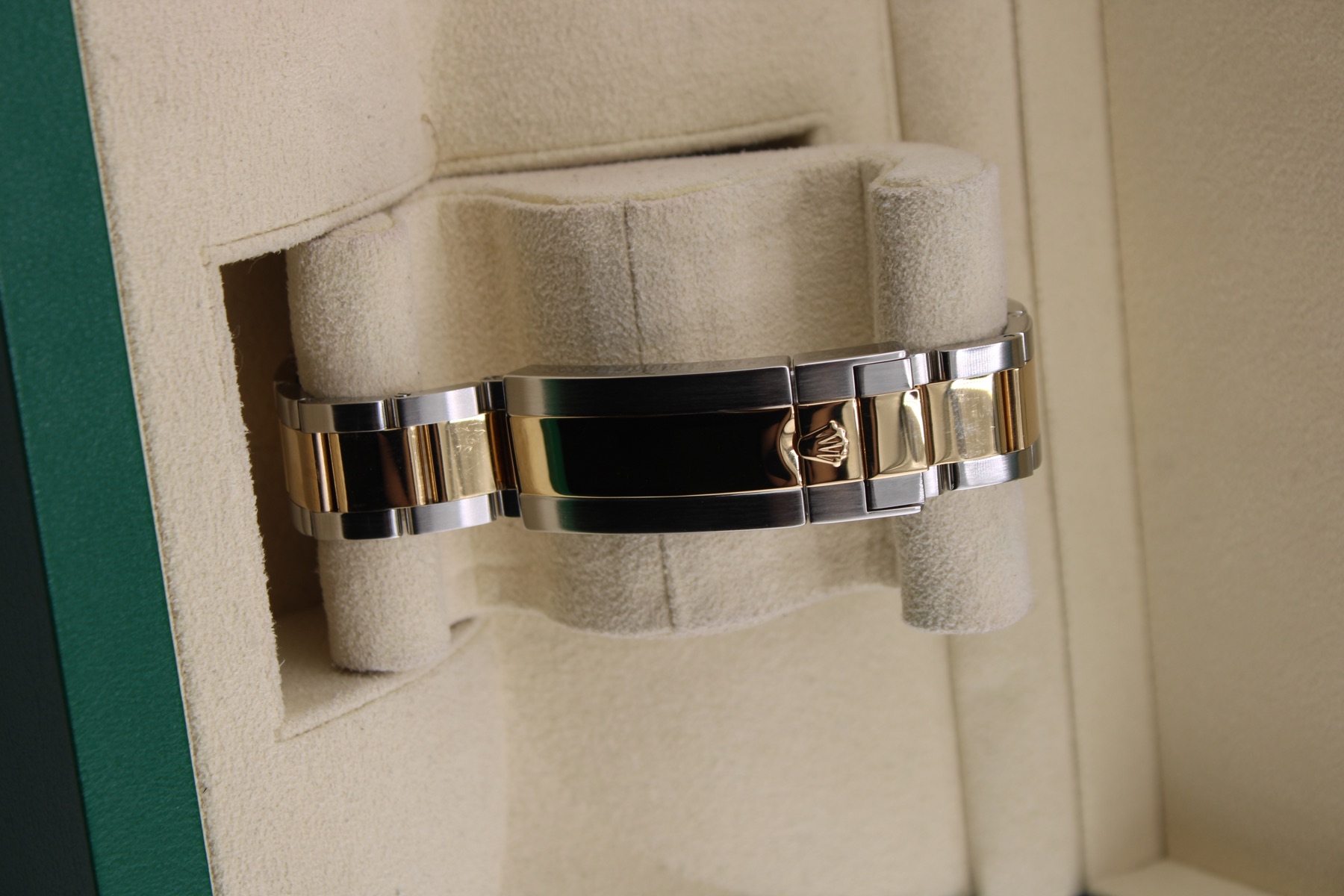 Rolex Submariner Date 116613LN Rolesor clasp detail