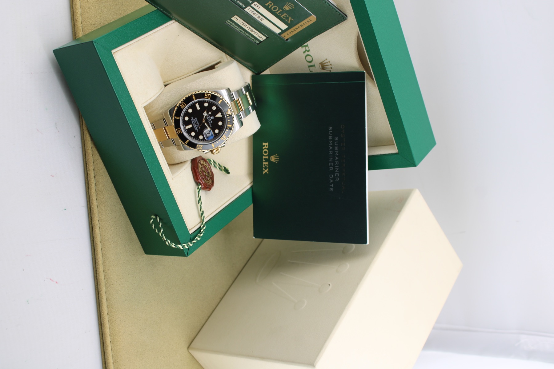 Rolex Submariner Date 116613LN box and papers set