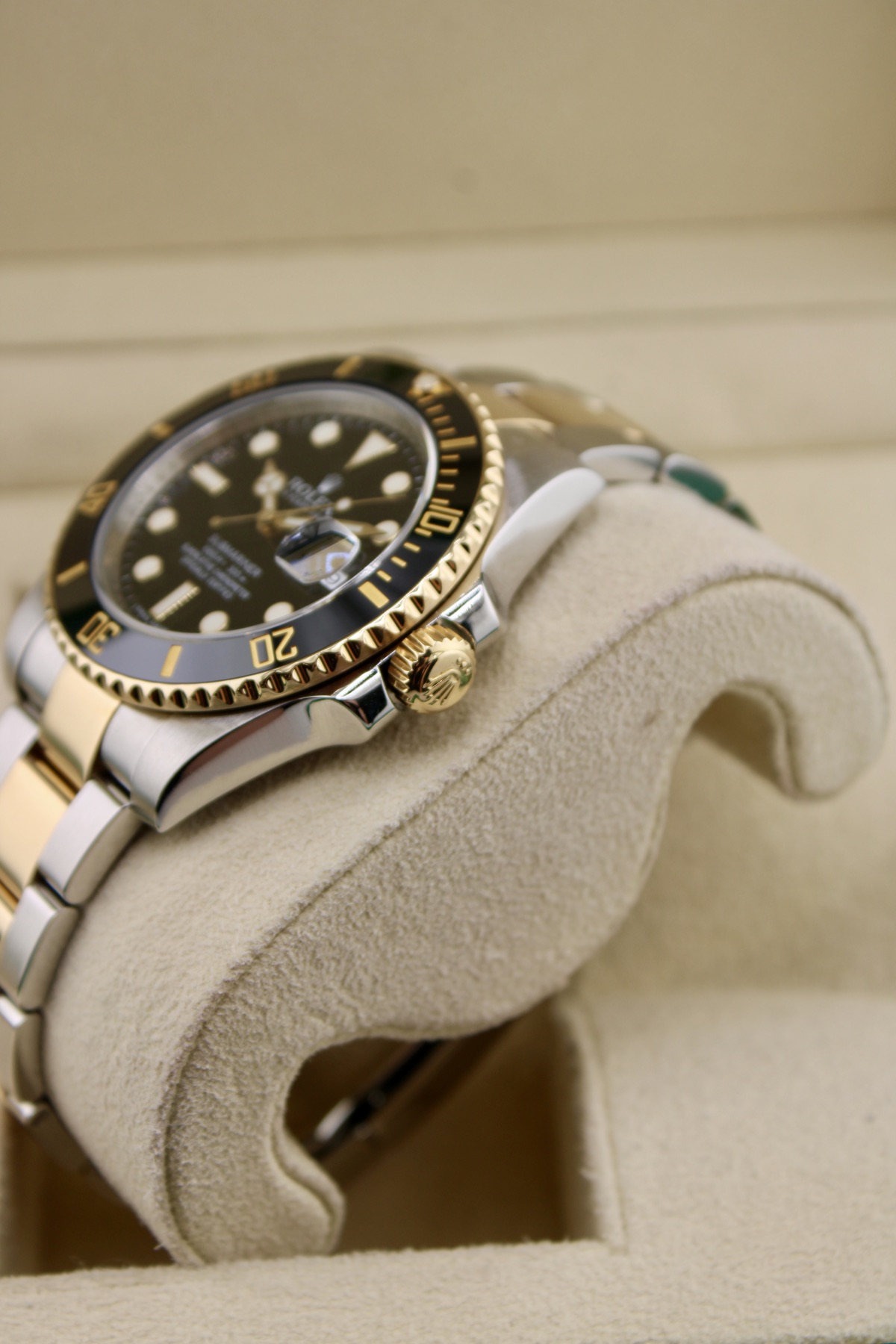 Rolex Submariner Date 116613LN crown side profile