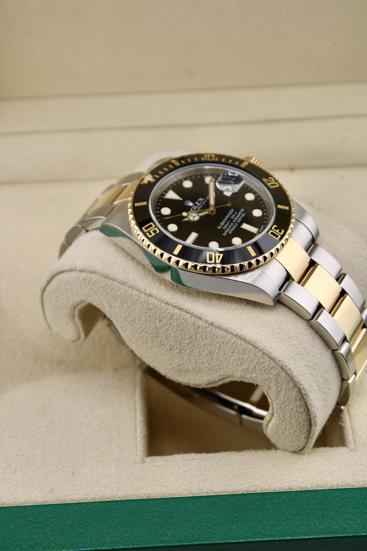Rolex Submariner Date 116613LN angled side profile
